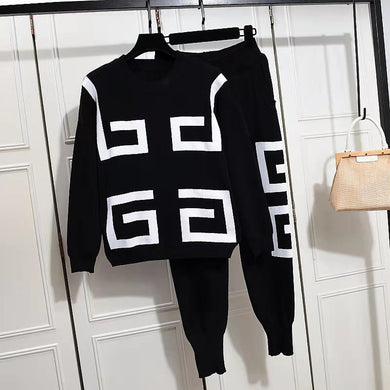 Monochrome knitted set